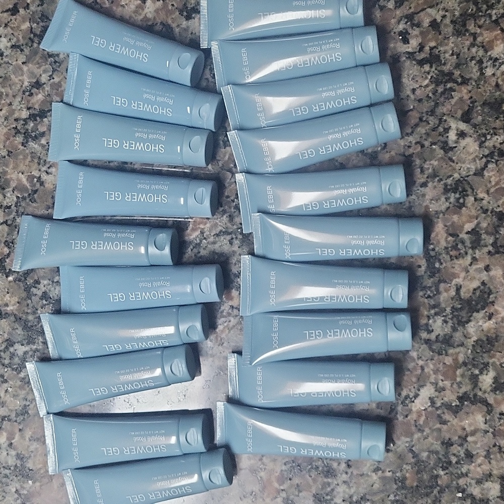 New Jose Eber lot of 20 travel size each 1.0 Oz shower gel royale rose spa